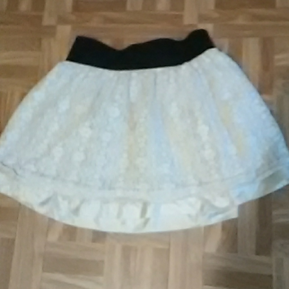 Lace detail skirt
